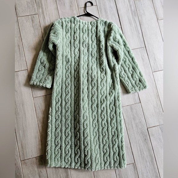 Elegant Green Cable Knit Dress - Picture 4 of 5
